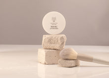 Load image into Gallery viewer, Snow Fox 鬆鬆狐尾蜜粉掃 Fox Tail Loose Powder Brush